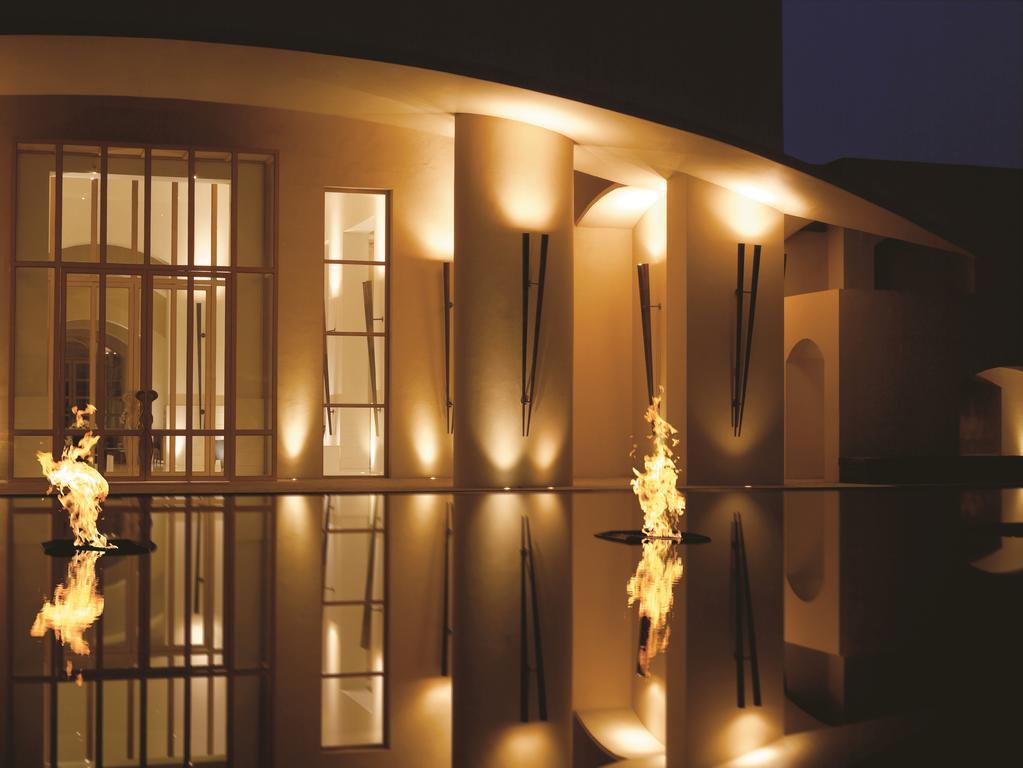 Trident Gurgaon Otel Dış mekan fotoğraf The main entrance of the National Museum of Scotland