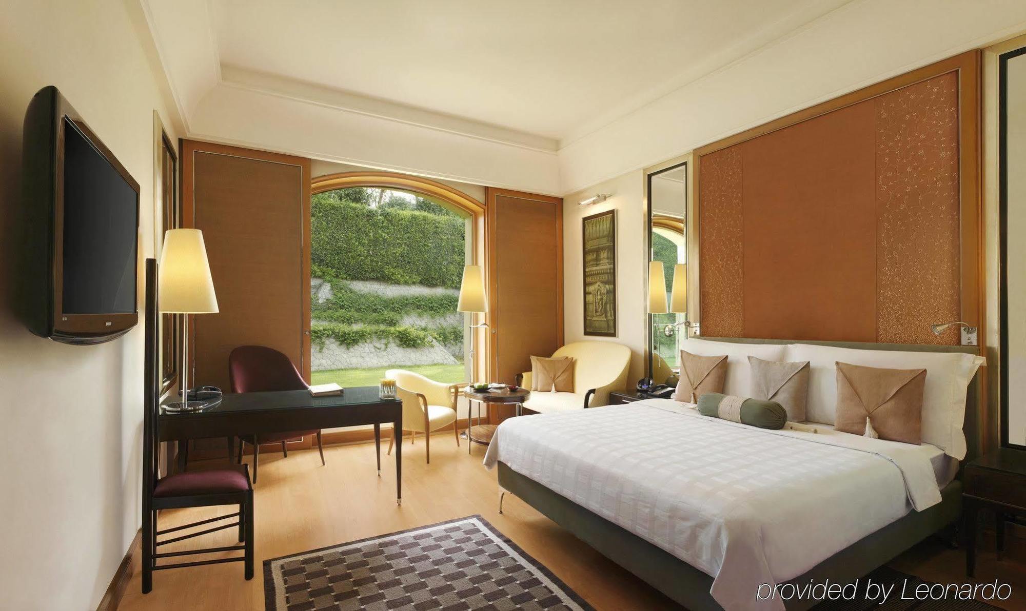 Trident Gurgaon Otel Dış mekan fotoğraf A room at the Taj Bengal