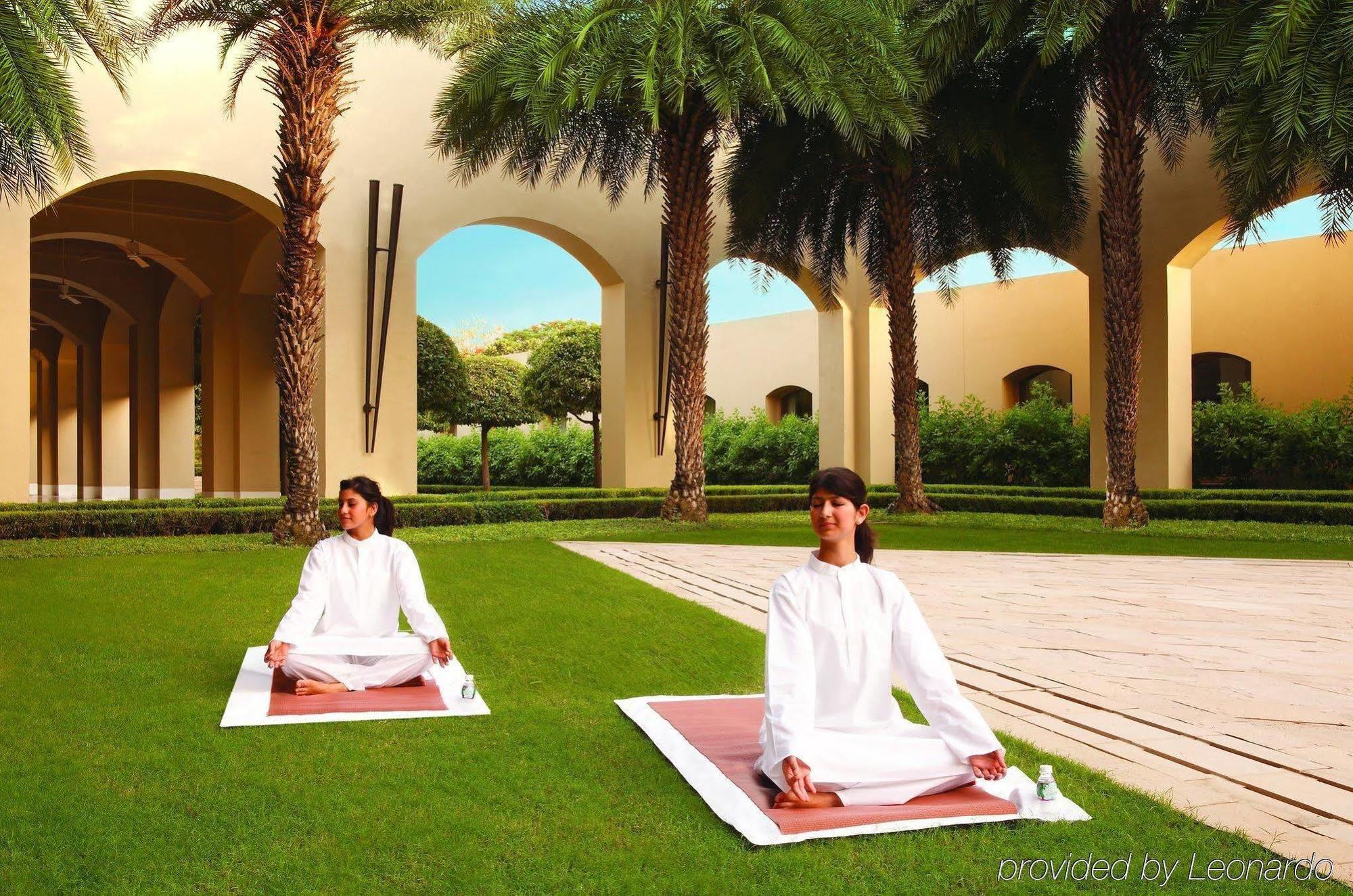 Trident Gurgaon Otel Dış mekan fotoğraf Meditation at the Art of Living International Center